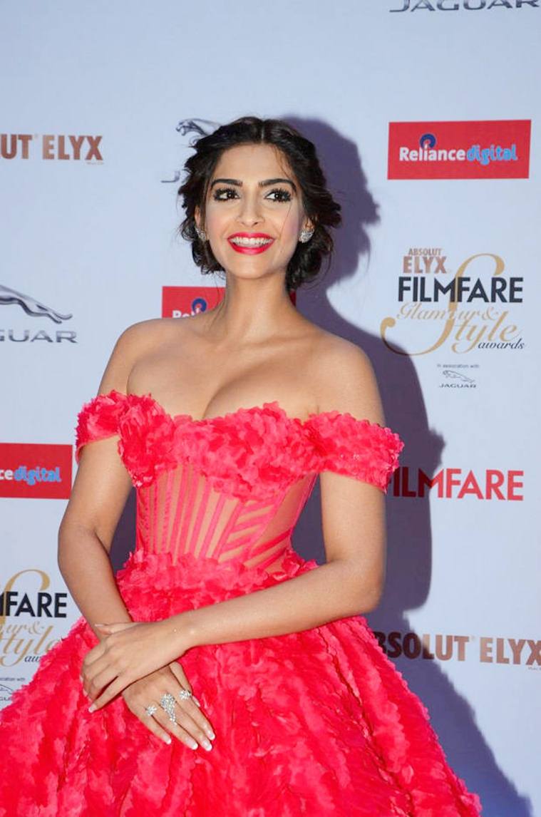 Red color gown Sonam Kapoor