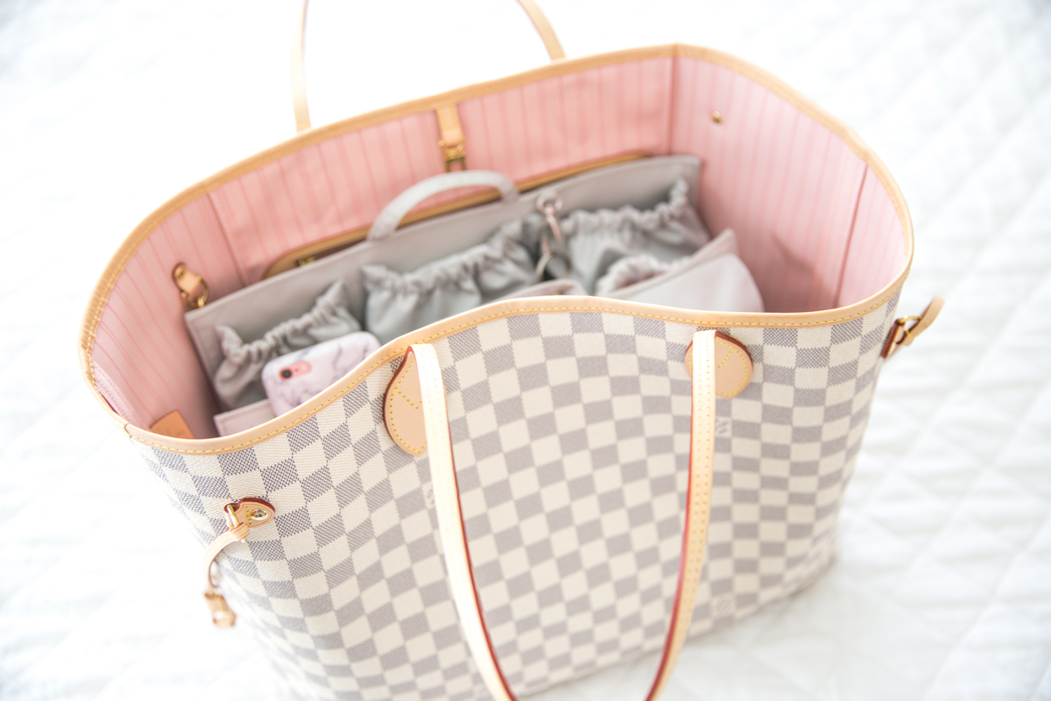 ToteSavvy & Louis Vuitton Neverfull Review | Sweet September