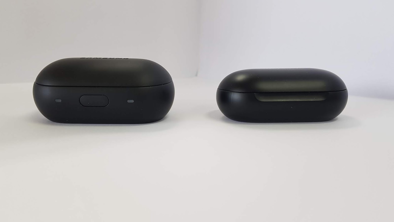 삼성 기어 아이콘X (2018), 갤럭시 버즈 비교 (SM-R140, SM-R170)