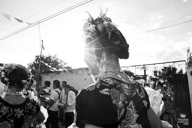 Tehuanas durante el atardecer en oaxaca