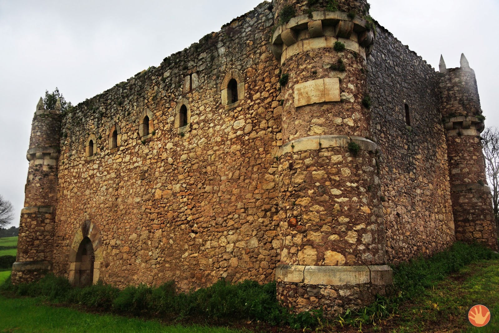 Foto de El Castillo de Agüero en Marina de Cudeyo, Cantabria