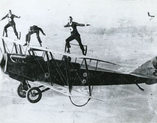 Vintage Photos of Pilots Perform Grand Aerial Stunts in the 1920s Vintage Photos of Pilots Perform Grand Aerial Stunts in the 1920s