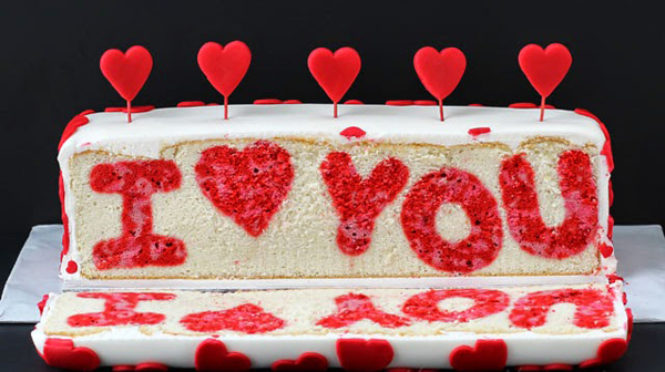 Торт-сюрприз «I Love you» с надписью внутри
