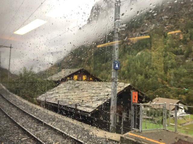 スイス鉄道でツェルマットからドモドッソラへ