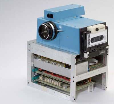 primera cámara digital creada en el mundo por kodak en 1975