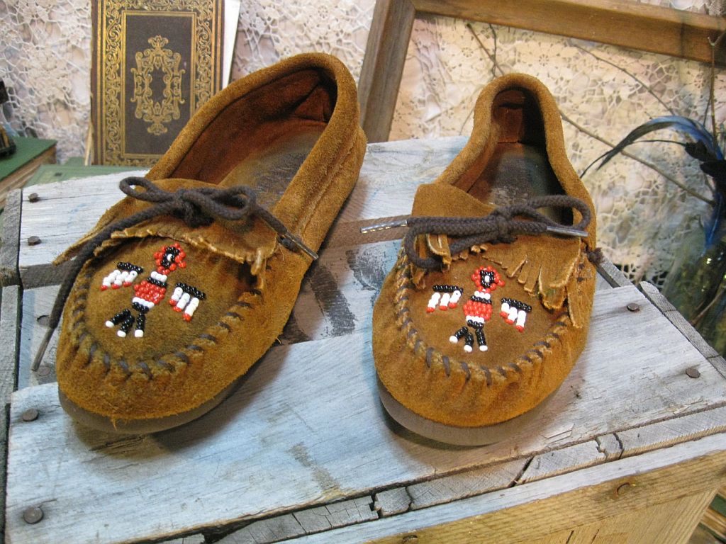 funkoma vintage*the recycled life: White Man Moccasins