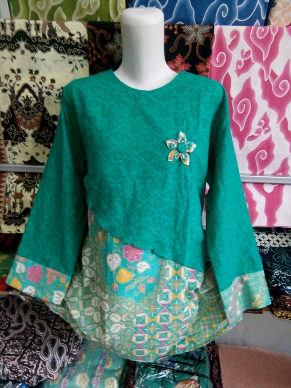 25 Model Baju Gamis Batik Atasan Kombinasi Kain Embos