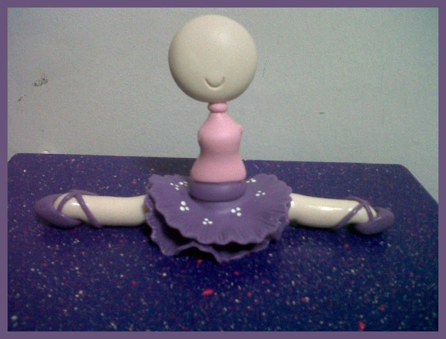 Una-bailarina-en-porcelana-fría