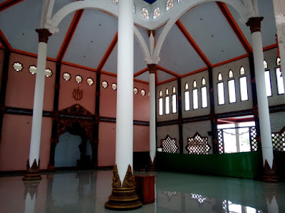 krawangan masjid dan ornamen pada interior masjid
