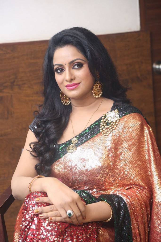 Anchor Udaya Bhanu Sex - Telugu TV Anchor Udaya Bhanu Sexy In Saree