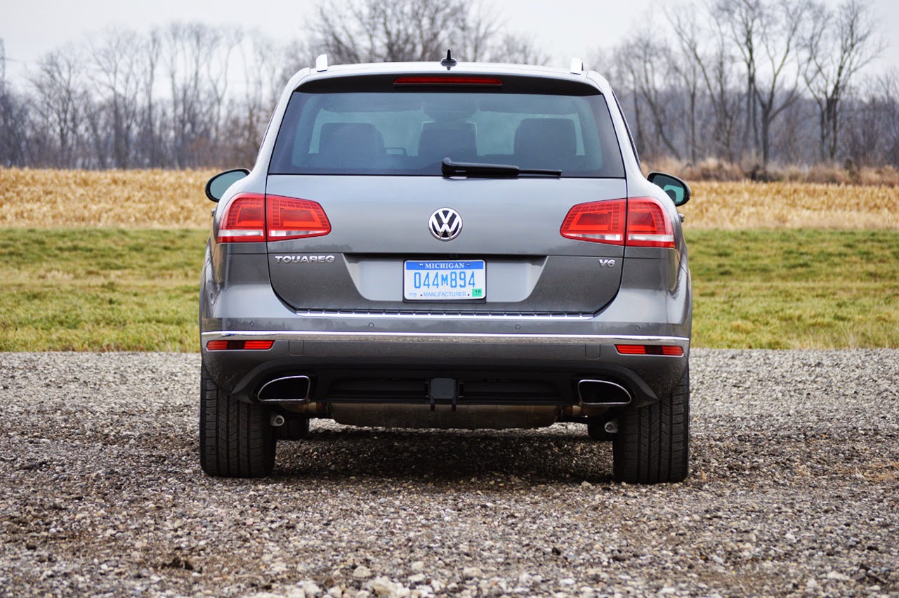 Volkswagen Touareg 2015 сзади