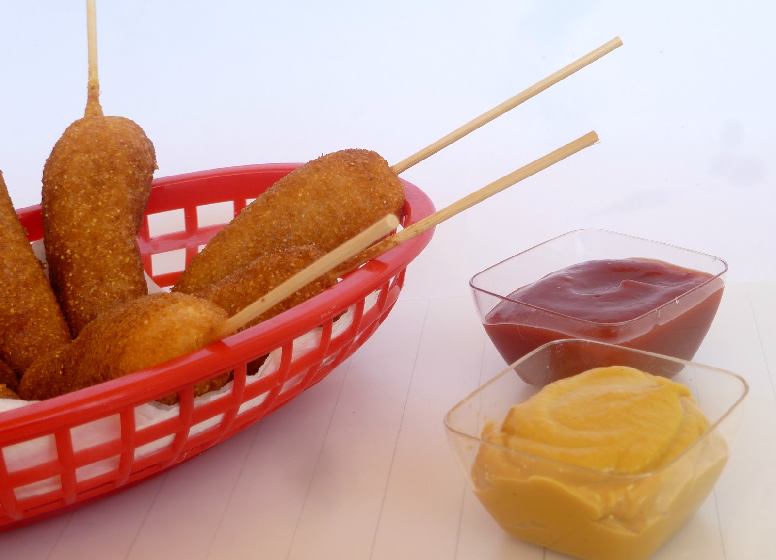 Una Fiera en mi cocina Mini corn dogs (Frankfurt rebozado en maíz)