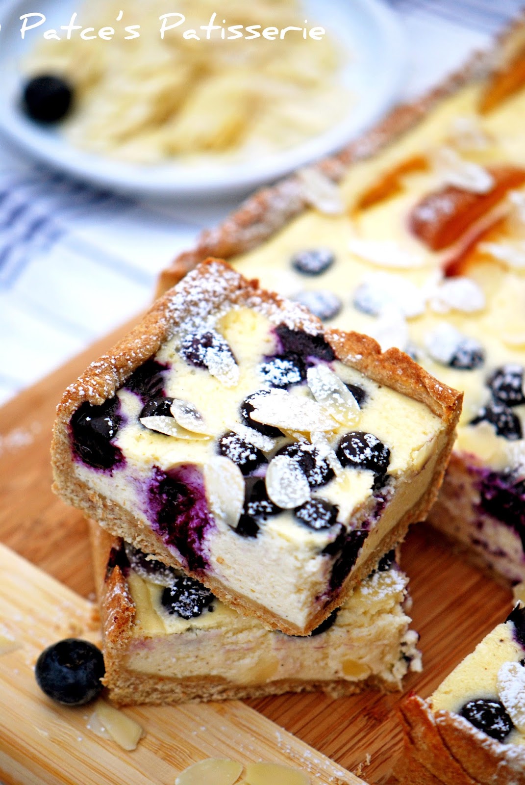 Patces Patisserie: Fruchtiger Cheesecake mit Blaubeeren, Nektarinen und ...