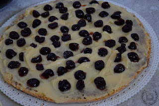 Pan di Spagna con mousse al cioccolato fondente e acqua