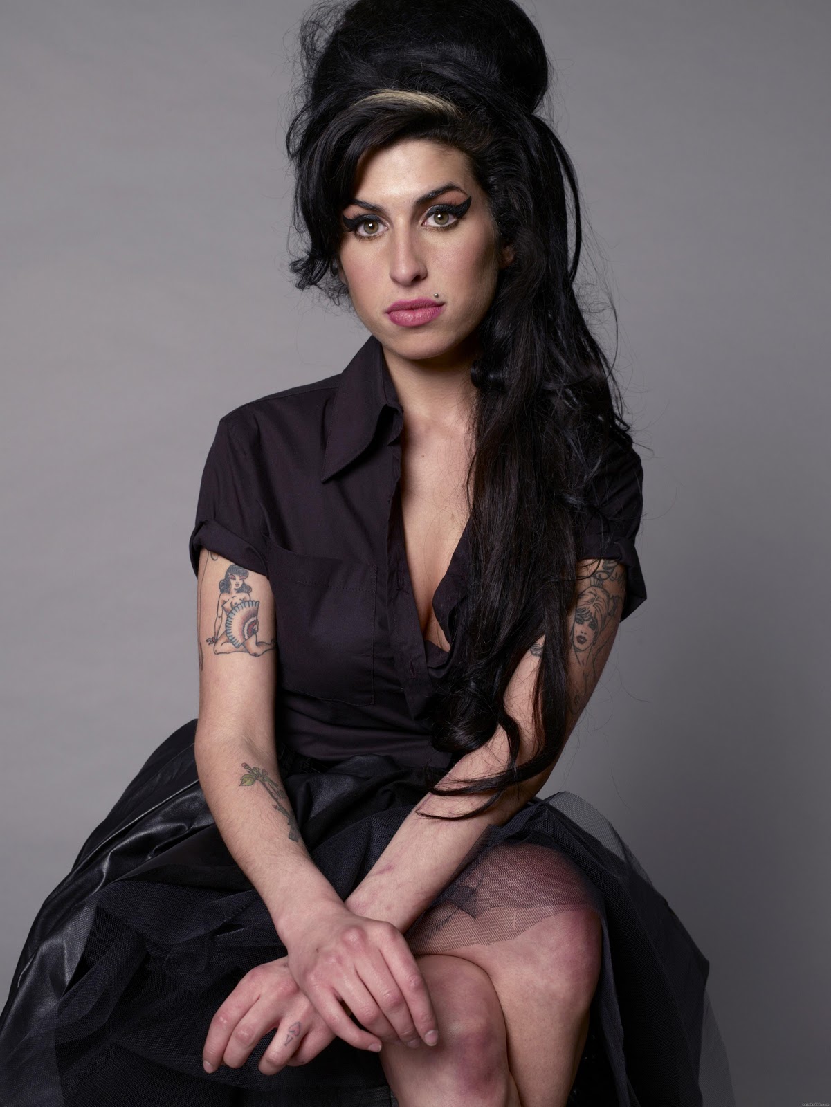 http://3.bp.blogspot.com/-cQk6F-8krEQ/Ti7xpXNYdmI/AAAAAAAAAL8/uFq7wevS5Xw/s1600/Amy_Winehouse_4.jpg