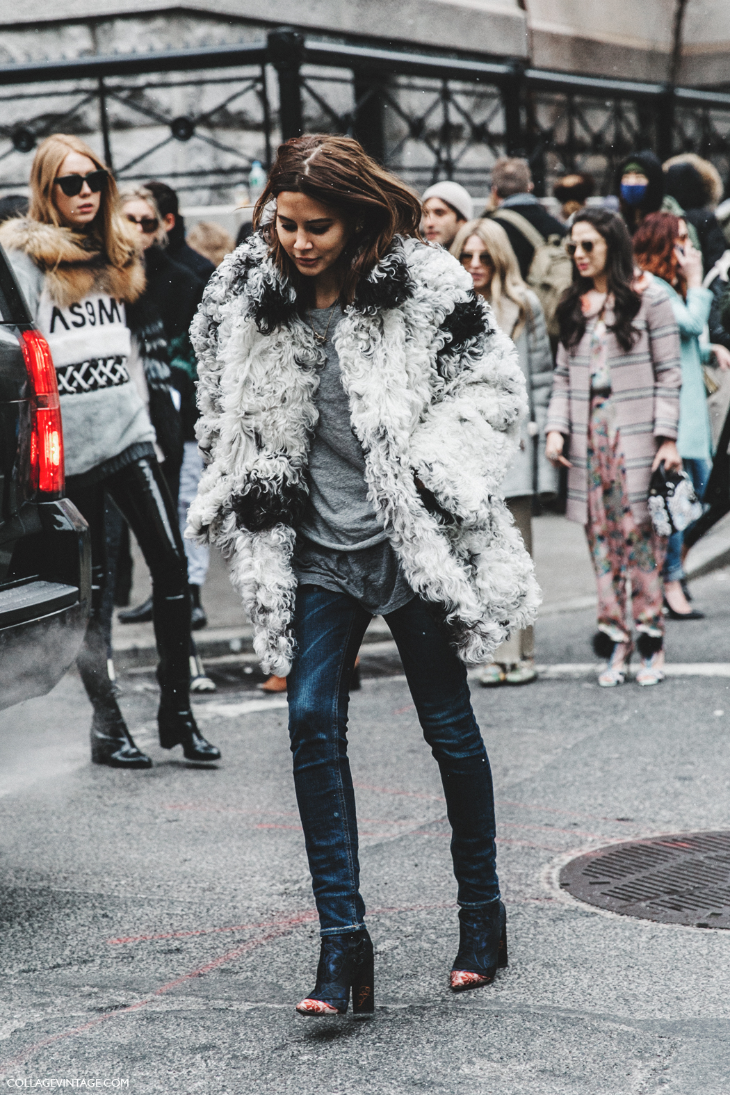 2 Ways to Wear an Oversized Furry Coat