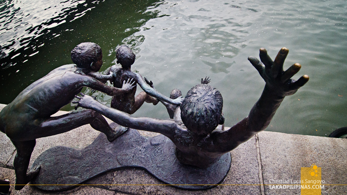 Sculpture Singapore River