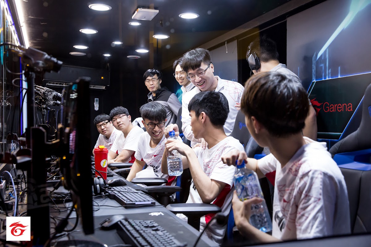 HKA中路選手Chawy賽後訪談中提到賽前連敗的困境，他笑著表示「反正都0-6了，就一步一步走，我們還是有信心打進四強。」