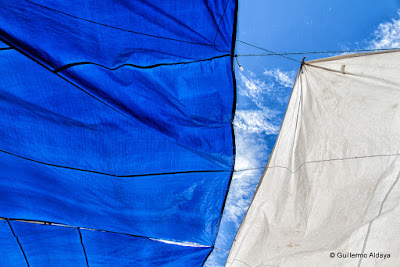 Azul feria, by Guillermo Aldaya / AldayaPhoto