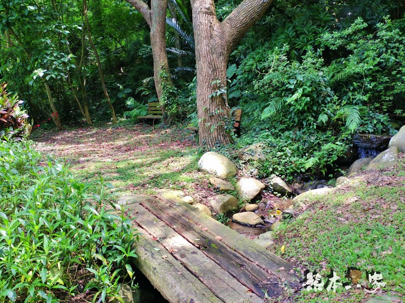 一秒到歐洲|苗栗飛牛牧場|最美牧場和大草原~野餐嬉戲觀乳牛、人工濕地護自然