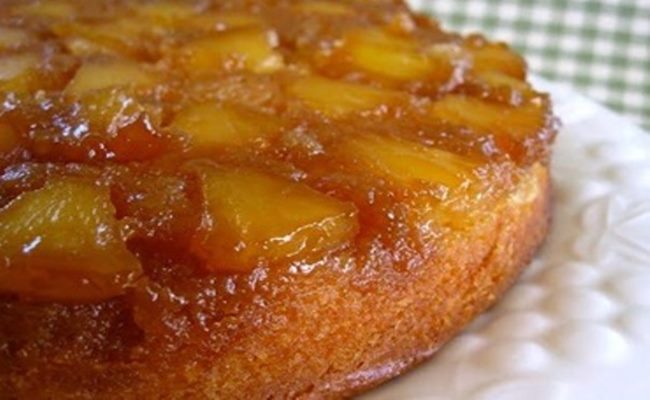 Bolo de Abacaxi Caramelado