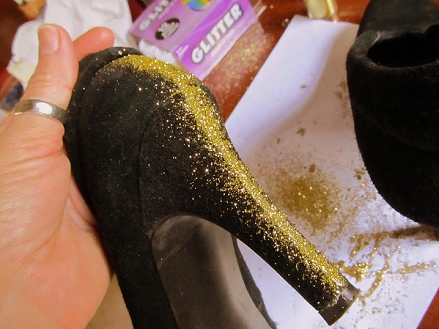 Prestador Masacre pañuelo DIY: reparar unos zapatos con purpurina y pegamento - yo elijo Coser