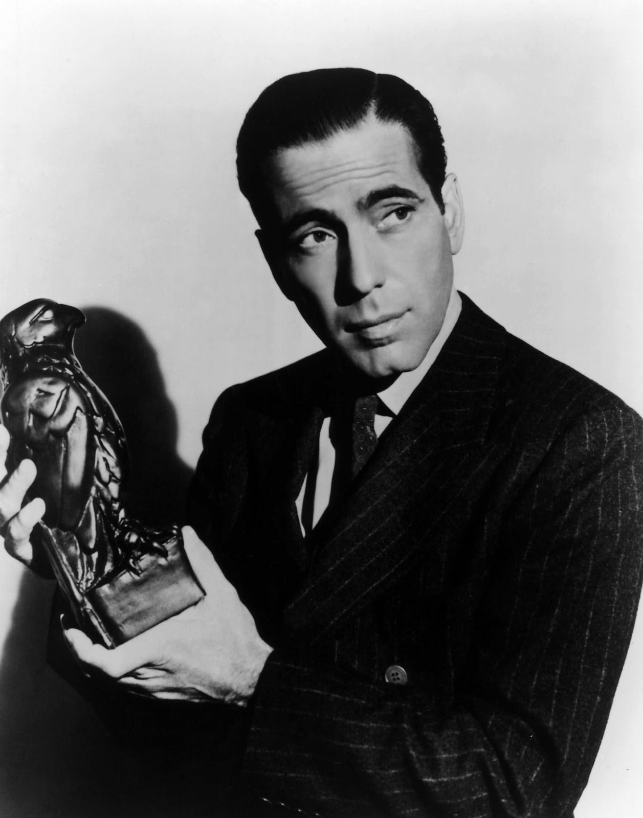 http://3.bp.blogspot.com/-cTUr3MB8kO0/USU_3i8C74I/AAAAAAAAPBU/HT1Gnxt4iFI/s1600/Annex-Bogart-Humphrey-Maltese-Falcon-The_01.jpg