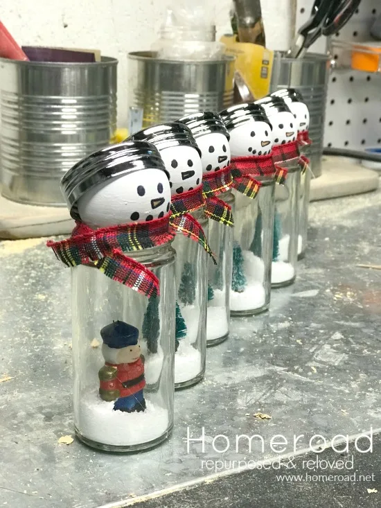 Adorable DIY Snow Globe Style Spice Bottle Snowmen