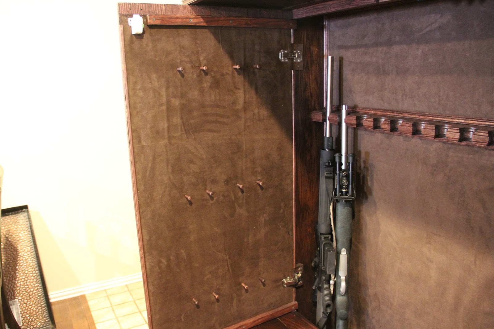 Rusty Hinge Hall Tree/Gun