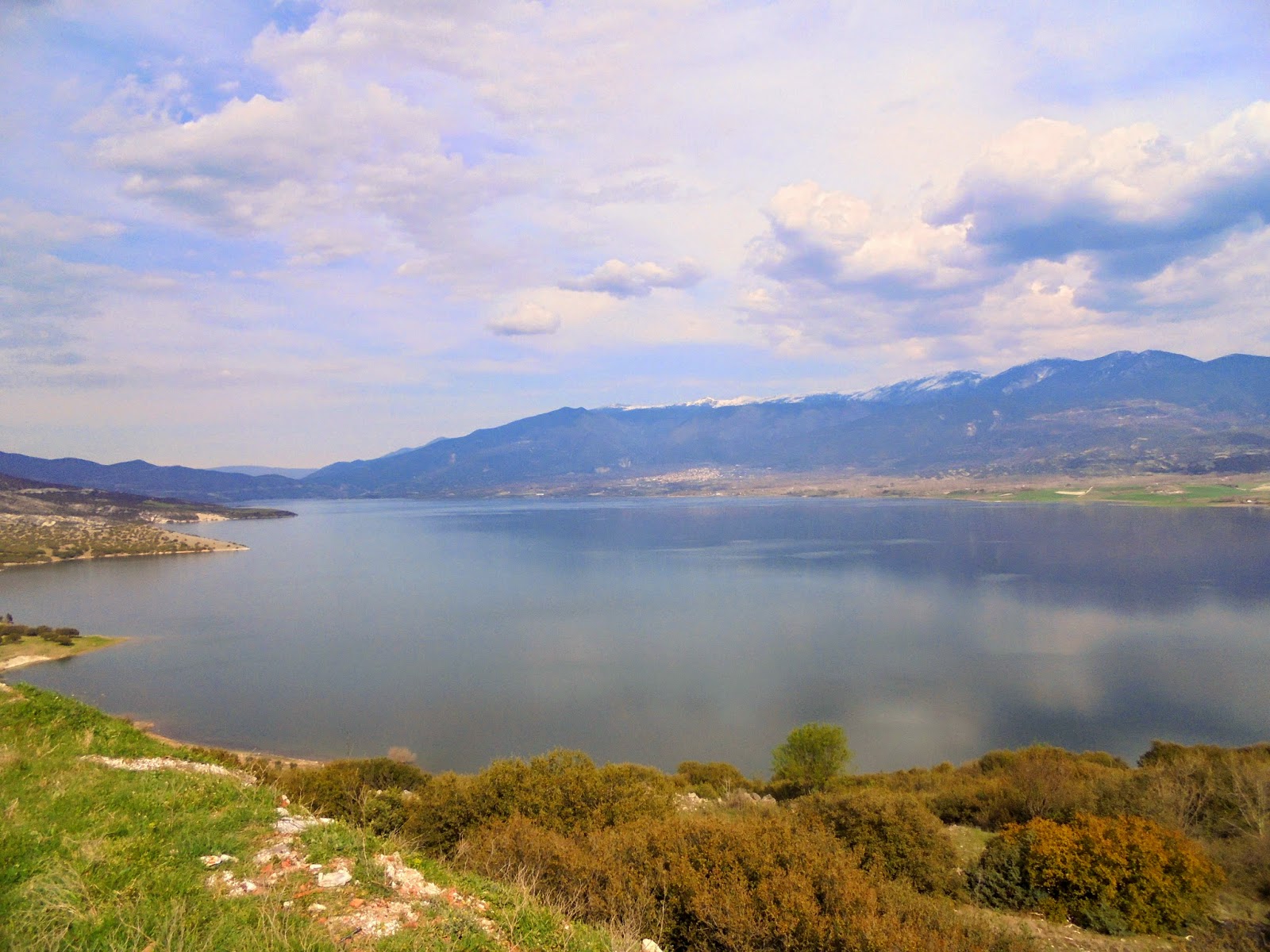 τεχνητή λίμνη Πολυφύτου στο νομό Κοζάνης