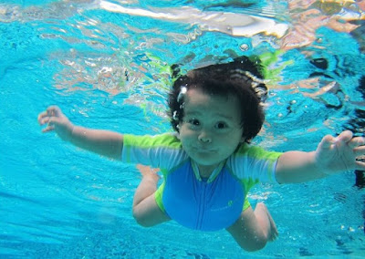 Tips Mengajak Anak 1 Tahun Berenang