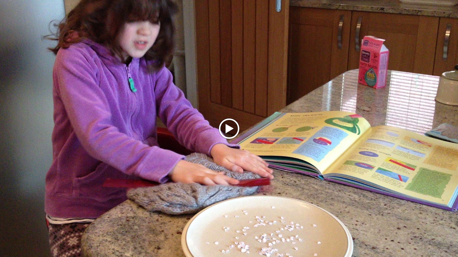 Emma's Science Blog: STATIC ELECTRICITY EXPERIMENTS