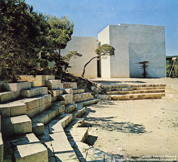 Crestet - Maison / Atelier de François et Claude Stahly Architecte: Bruno Stahly Sculpteur: François Stahly Construction: 1966 - 1970 Textes et photos: Connaissance des Arts - 197 Crestet - Maison / Atelier de François et Claude Stahly Architecte: Bruno Stahly Sculpteur: François Stahly Construction: 1966 - 1970 Textes et photos: Connaissance des Arts - 197