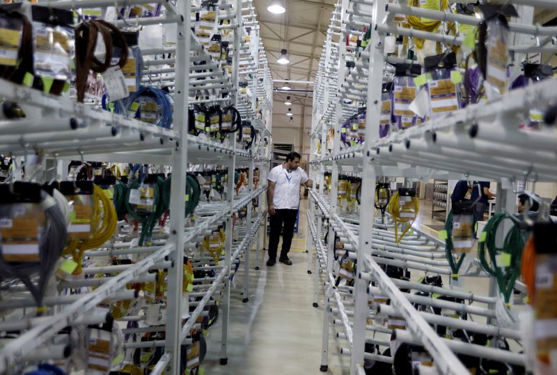 La industria retrocedió en mayo 26,4% interanual, y se recuperó 9% en relación a abril La industria retrocedió en mayo 26,4% interanual, y se recuperó 9% en relación a abril