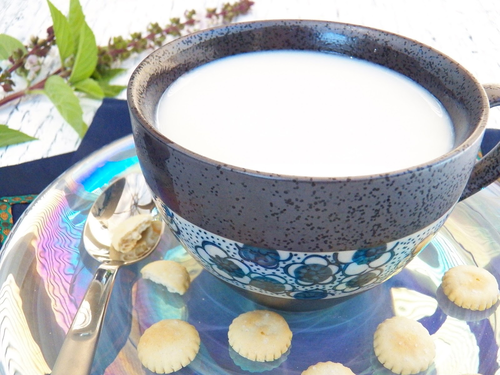 HOT SWEETENED CONDENSED MILK DRINK AND CRACKERS In Good Flavor
