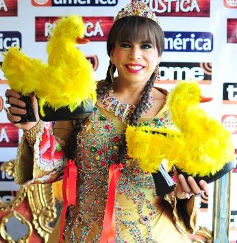 La Chola Chabuca por Ernesto Pimentel Foto de La Chola Chabuca con corona