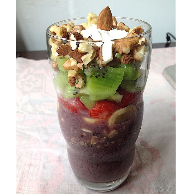 My Casual Brunch Overnight oats açaí e leite de amêndoa
