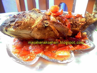 Ikan Goreng Sambal Tomat Resep Cara Membuat Sambal Ikan Goreng Merah Bumbu Tomat Enak