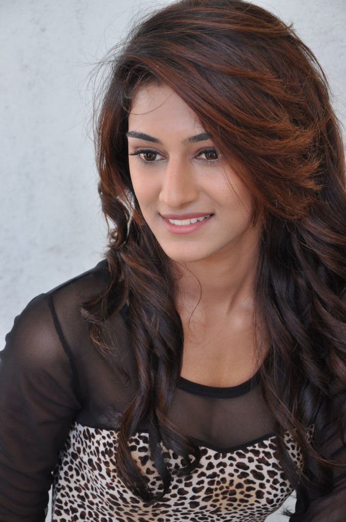 Erica Fernandes Cute Stills ~ Actress Clicks