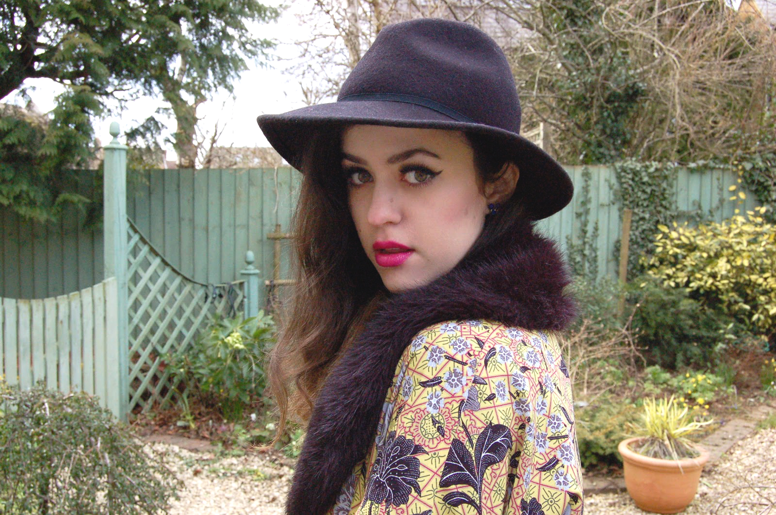 arabella-oriental-print-kimono-neon-necklace-black-fedora