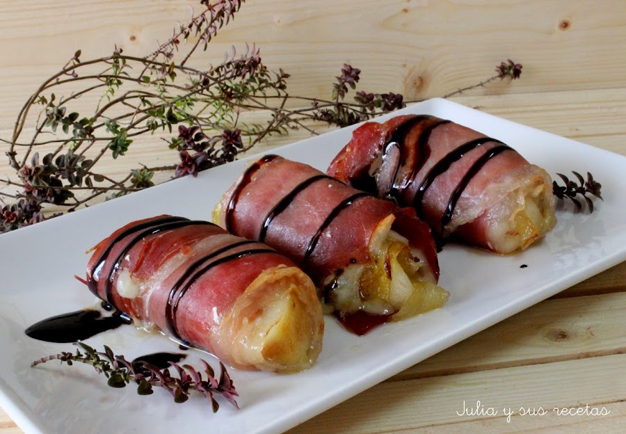 rollitos-de-jamon-y-queso-con-pera-y-cebolla