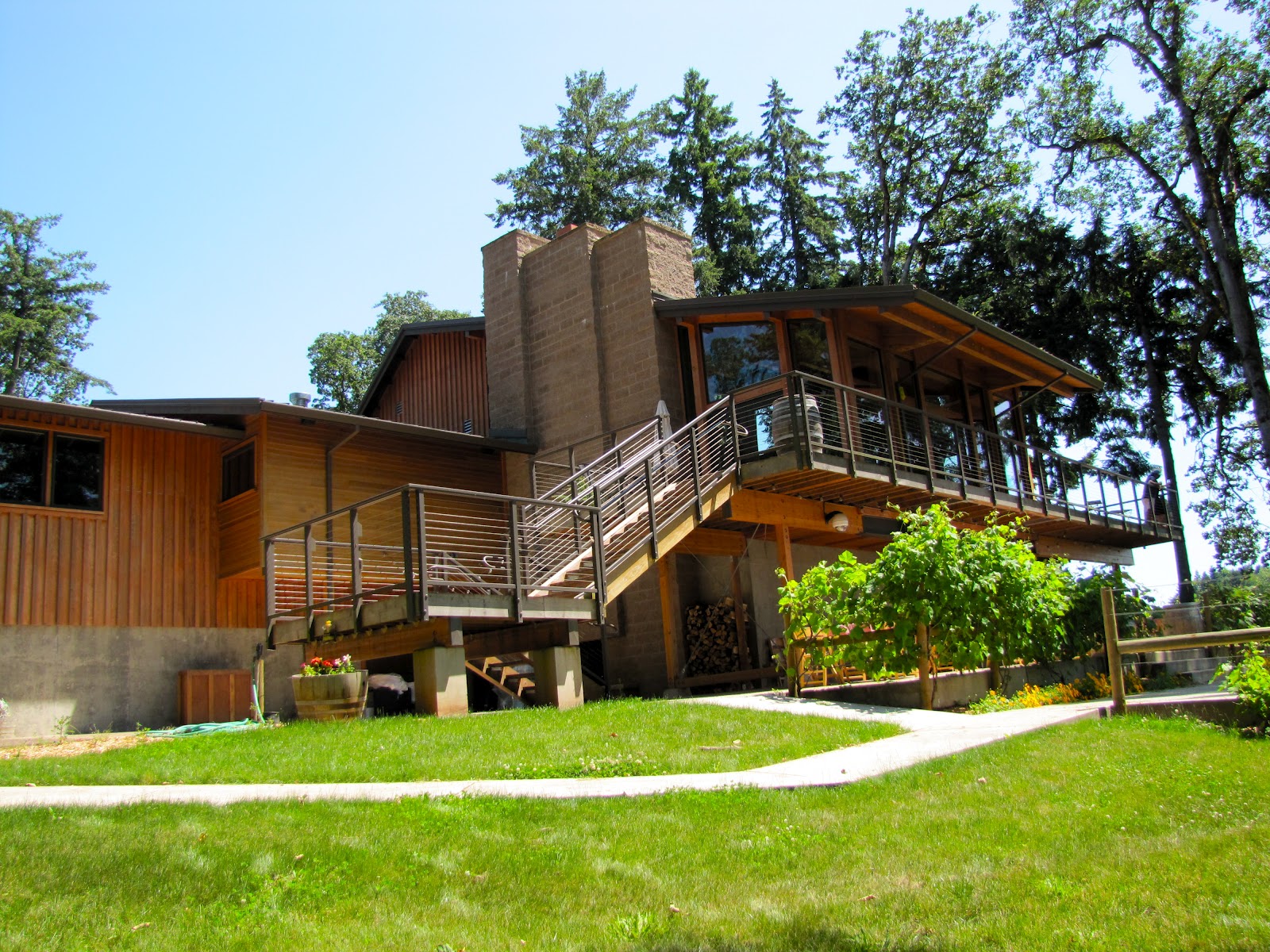 The Oregon Winery Review Vista Hills Vineyard A Tree House Winery in