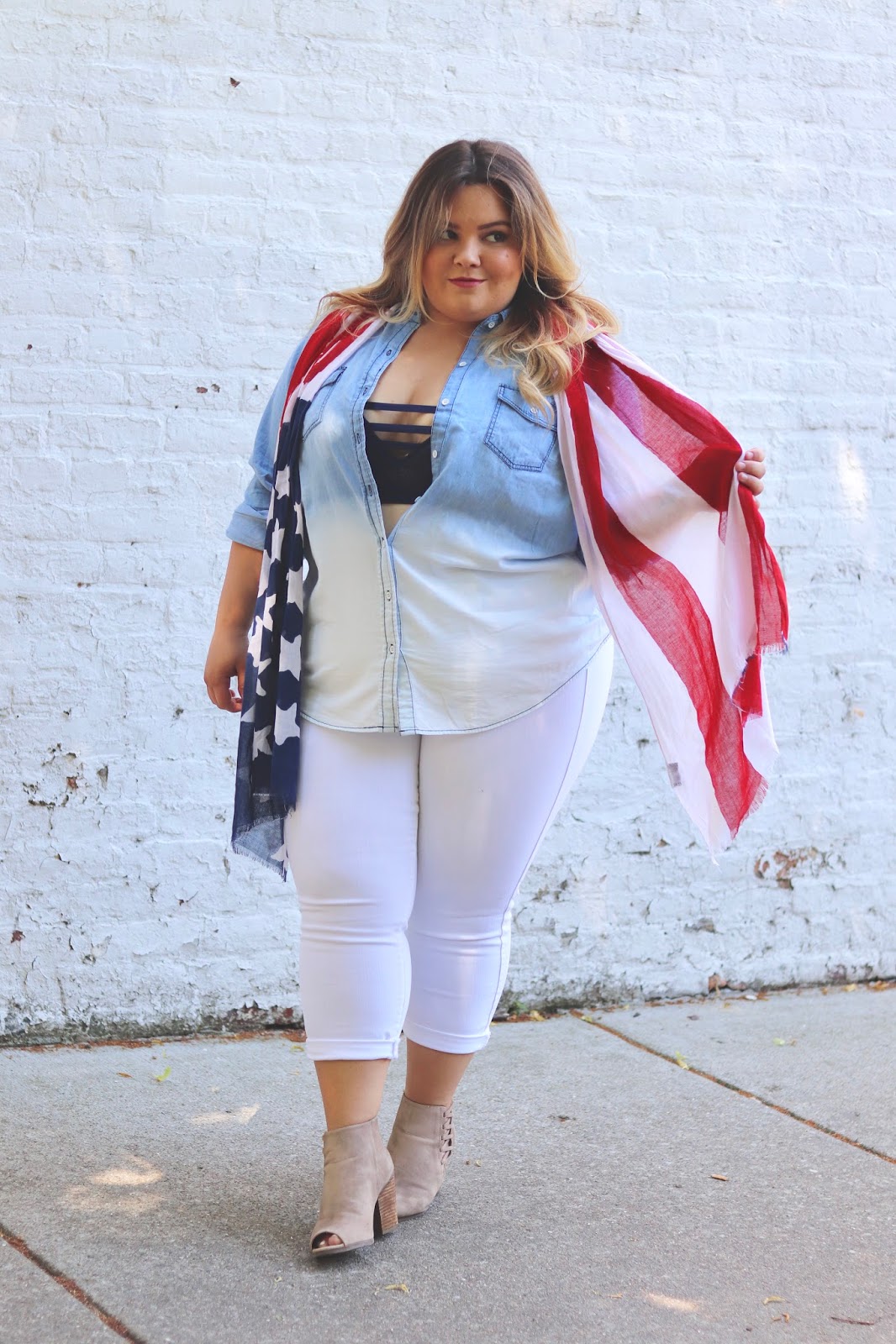natalie craig, Natalie in the city, fourth of July outfits, 4th of July fashion, torrid, blogger review, summer fashion trends, American flag, fatshion, plus size fashion blogger, Chicago blogger, midwest blogger, curves and confidence, affordable plus size clothing, chambray, plus size white denim