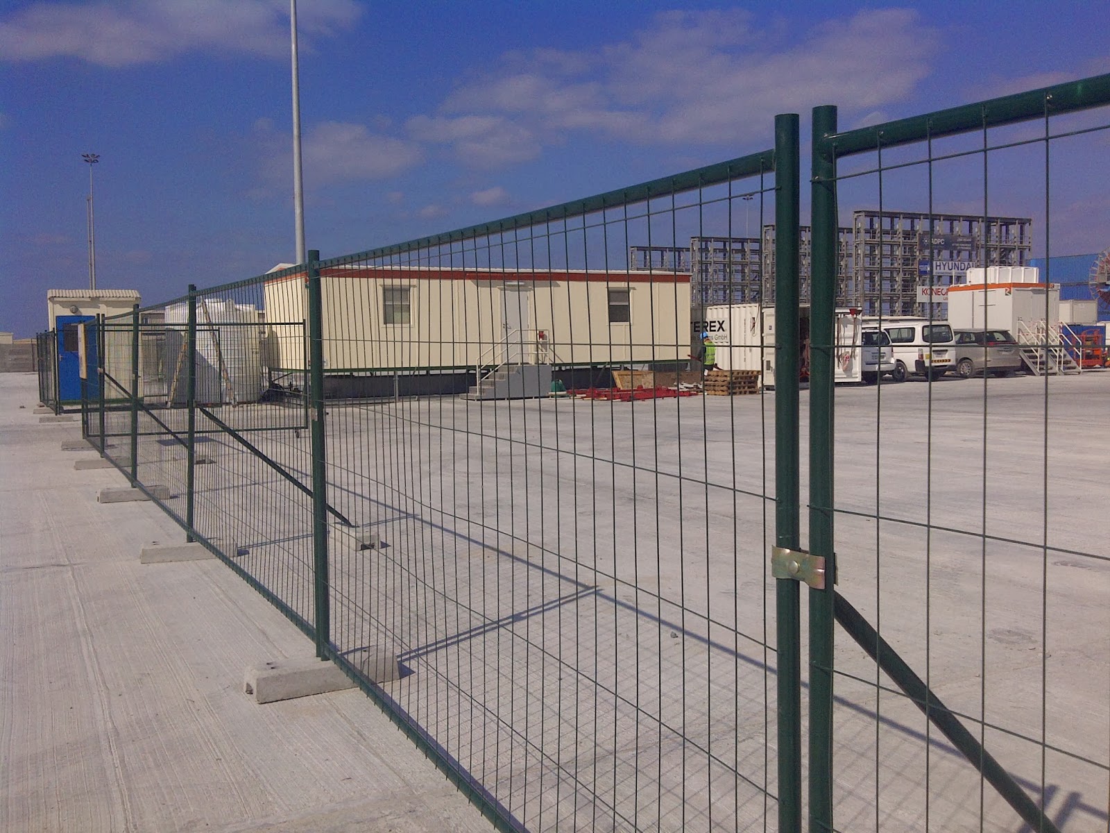 Reyami Rental MESH FENCE FOR RENTAL IN UAE, DUBAI, QATAR, OMAN