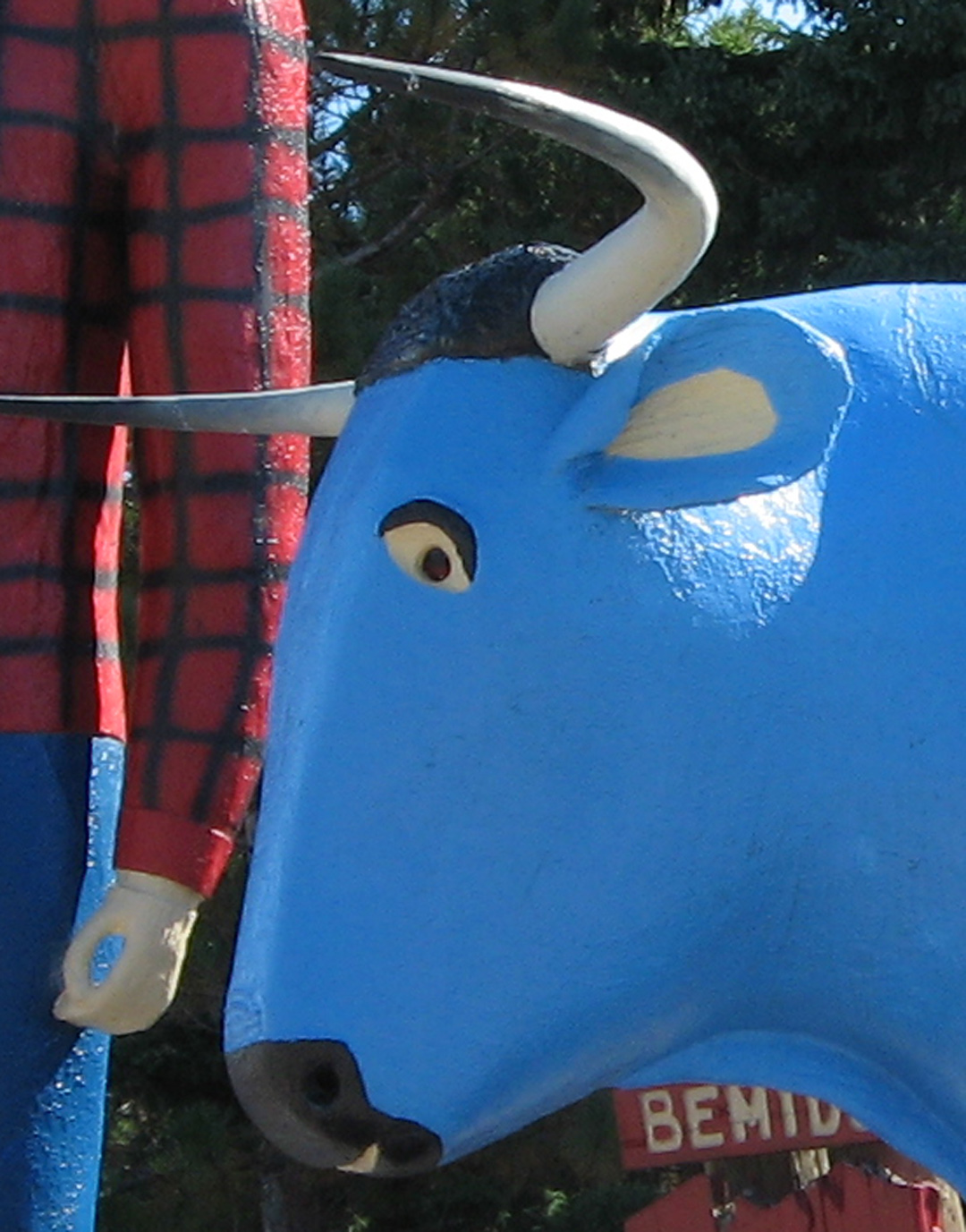 Eccentric Roadside I got you, Babe Bemidji, Minnesota's Paul Bunyan