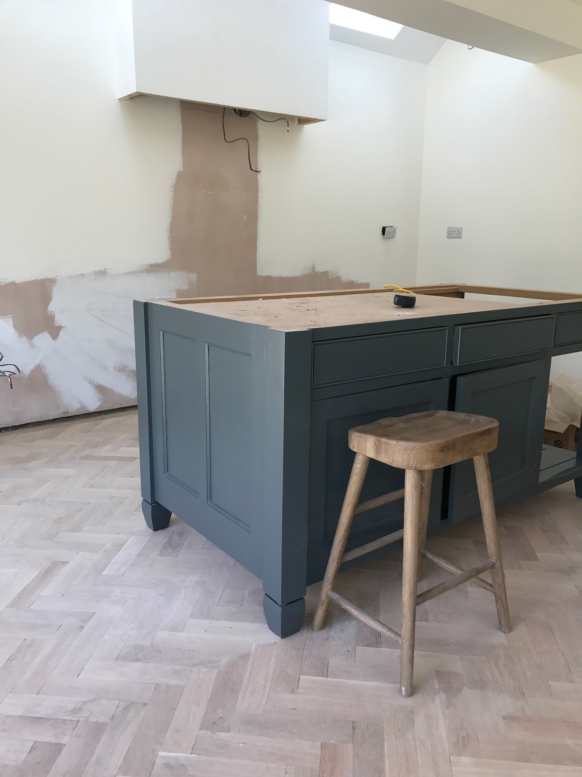 Fonkelnieuw Makeover - Painting Kitchen Units with Farrow & Ball - Roses and ES-65