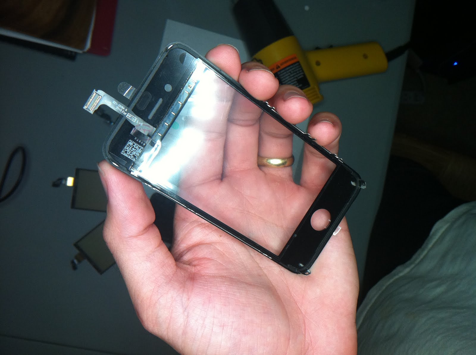 The iPhone 4 digitizer scam revealed by Tech Life Can the digitizer be