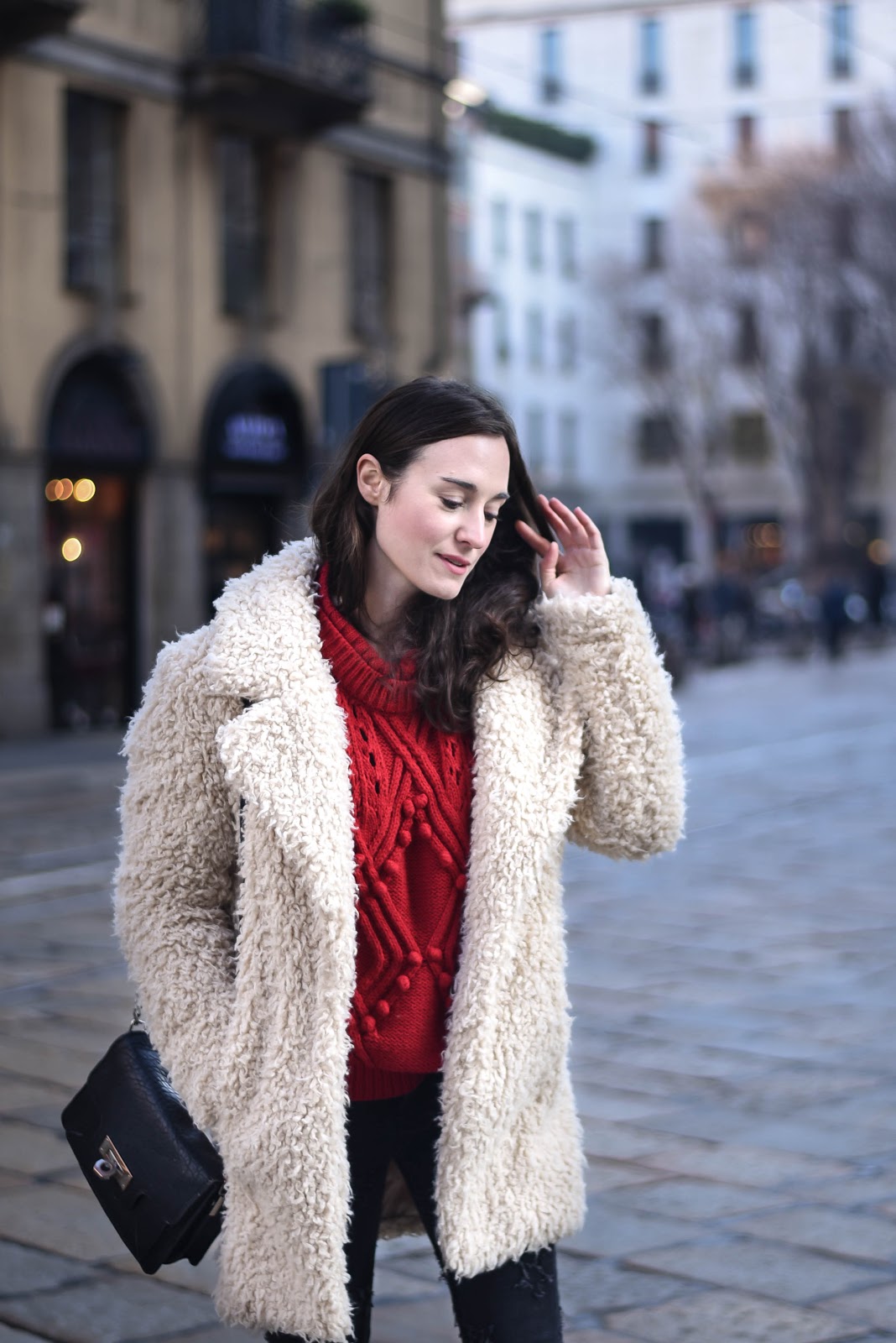 red_knit_fur_white_coat_look