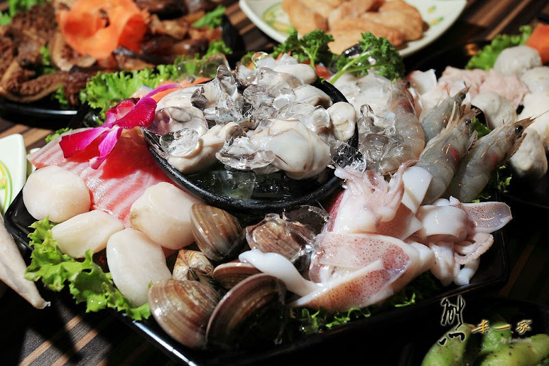 勾勾鍋鴛鴦火鍋|台南府前路小吃美食葷食素食餐廳|千頌伊買千送一百|麻辣鴛鴦火鍋