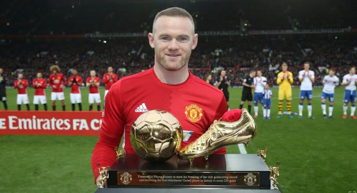 Onleesbaar aansluiten Mededogen $1.3 Billion Adidas Deal But a Nike Trophy - Wayne Rooney Receives Man Utd  Top Goal Scorer Trophy - Footy Headlines
